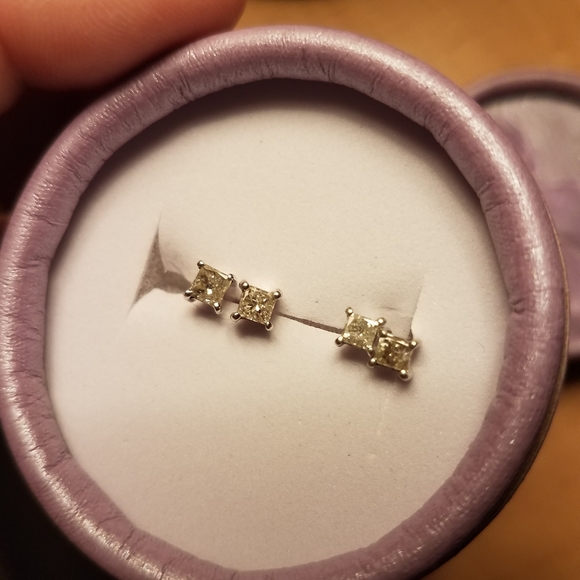 2 pair of diamond earrings - Picture 2 of 8